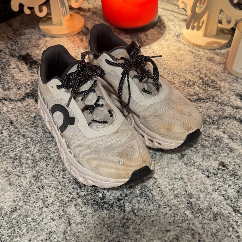 Women's White and Black Cloud moneter